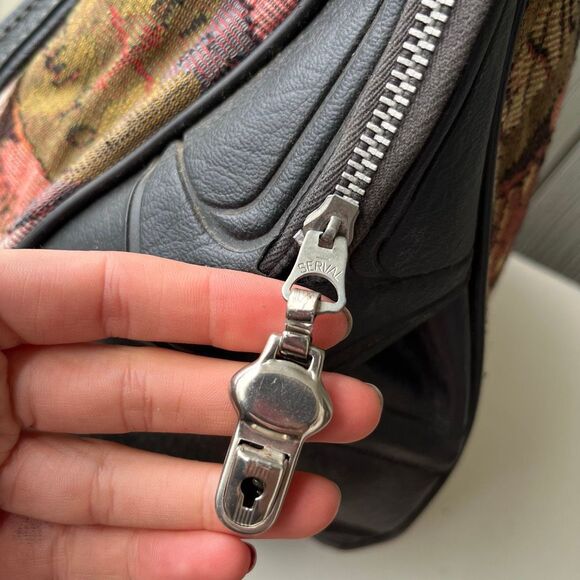 VTG 70s Travel Tapestry Bag Passport Print w/ Key Unused Estate Find - Picture 7 of 12